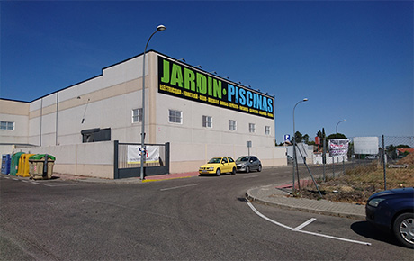 Nave de gran formato.